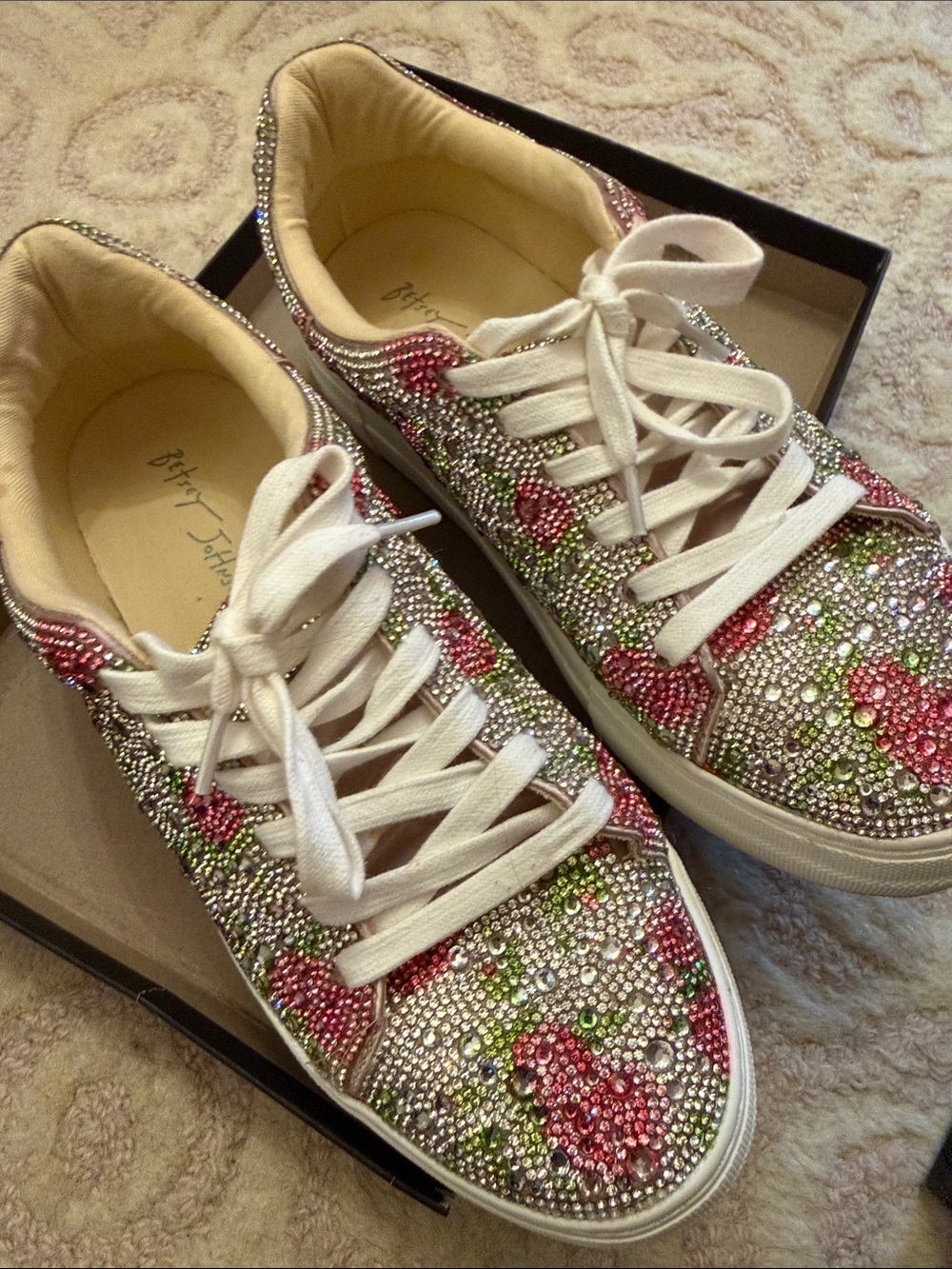 Betsey Johnson White Crystal Floral Embellished Sneakers sz 9